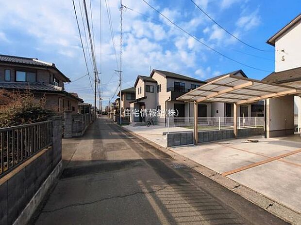 前面道路を含めた現地写真です。