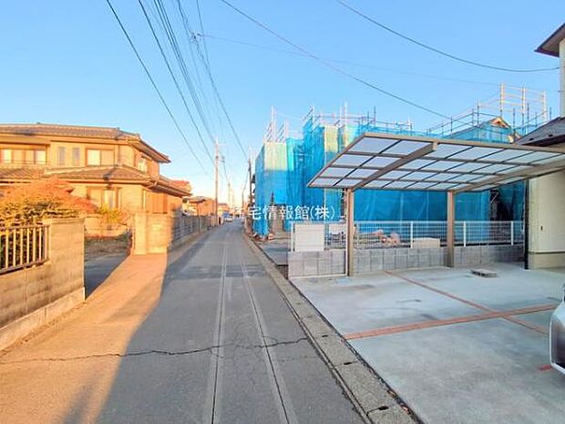 前面道路を含めた現地写真です。