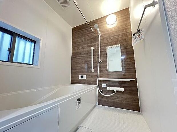 スタイリッシュな浴室で1日の疲れをゆったり癒されるのもいいですね。