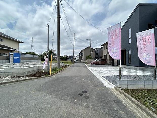前面道路を含めた現地写真です。