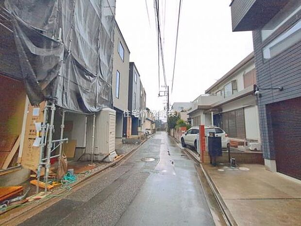 前面道路を含めた現地写真です。