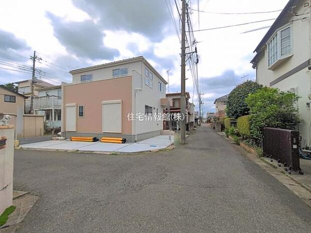 前面道路を含めた現地写真です。