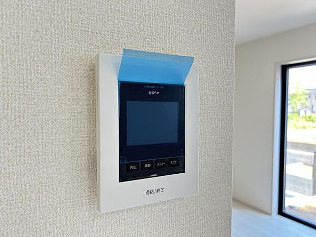 訪問者を確認できるTVモニター付きインターフォンです。