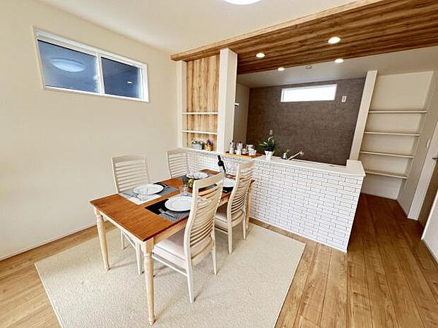 ご家族の温かい時間を演出するダイニングスペースです。