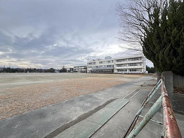 東松山市立新宿小学校まで約500m(徒歩7分)