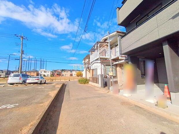 前面道路を含めた現地写真です。