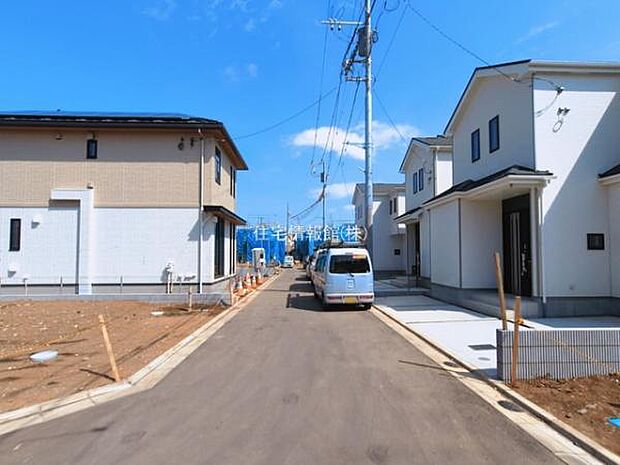 前面道路を含めた現地写真です。