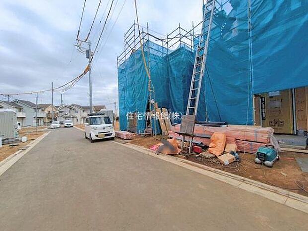 前面道路を含めた現地写真です。