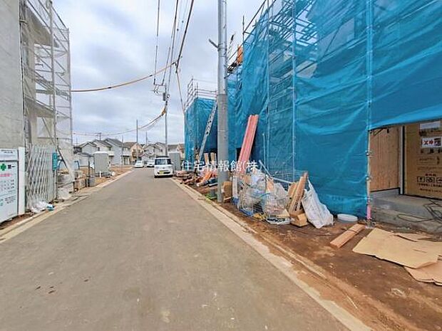 前面道路を含めた現地写真です。