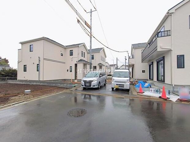 前面道路を含めた現地写真です。