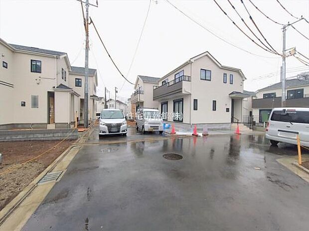 前面道路を含めた現地写真です。