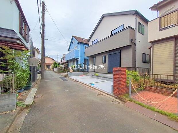 前面道路を含めた現地写真です。