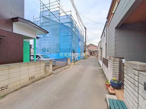 前面道路を含めた現地写真です。