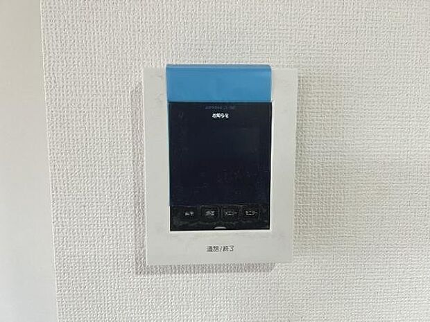 訪問者が一目で分かるTVモニタ付きインターフォンを装備した心強さも魅力なお住まいです。