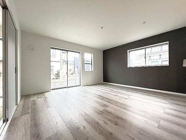 暖かな日差しが差し込むリビングダイニングです。