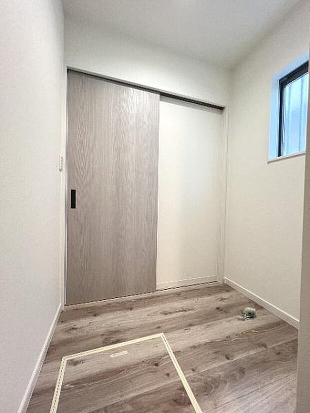 快適で清潔感がある脱衣スペースです。