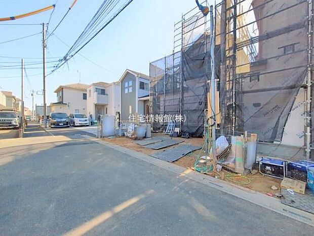 前面道路を含めた現地写真です。