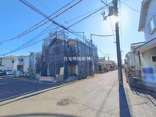 前面道路を含めた現地写真です。