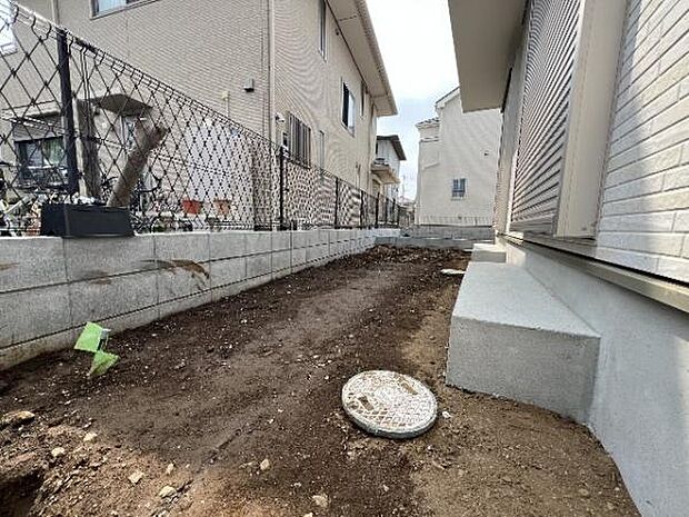 お庭は工事中です。