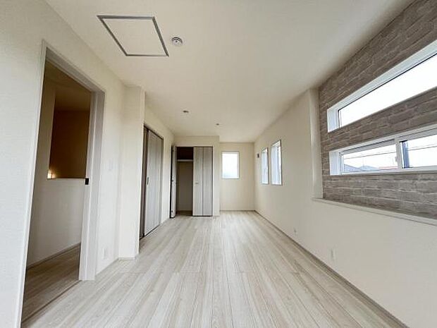 将来間仕切りで、二部屋に変更できそうです。