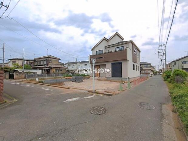 前面道路を含めた現地写真です。