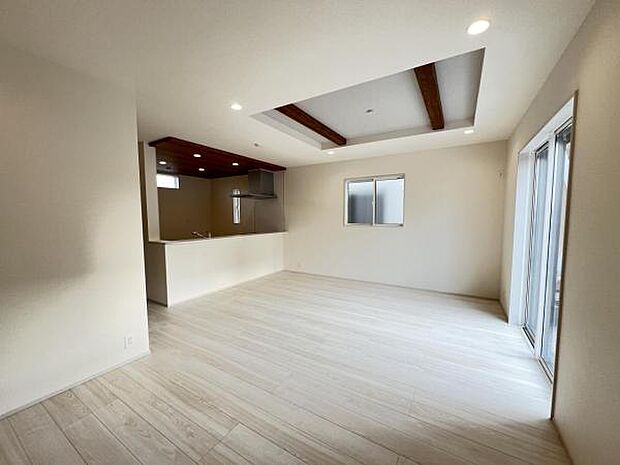 リビングダイニングになります。ご家族そろっての素敵な空間になりそうですね。