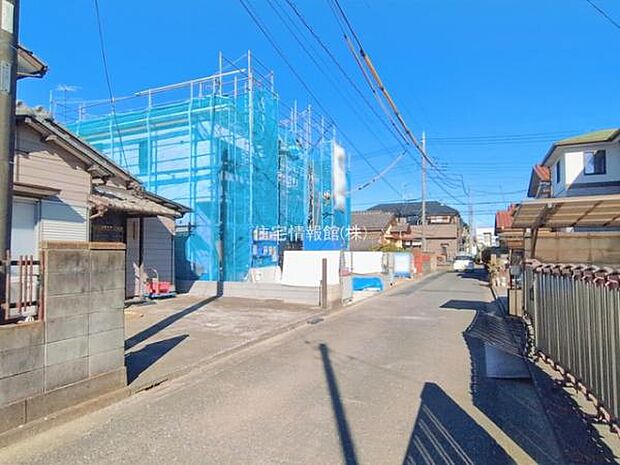 前面道路を含めた現地写真です。