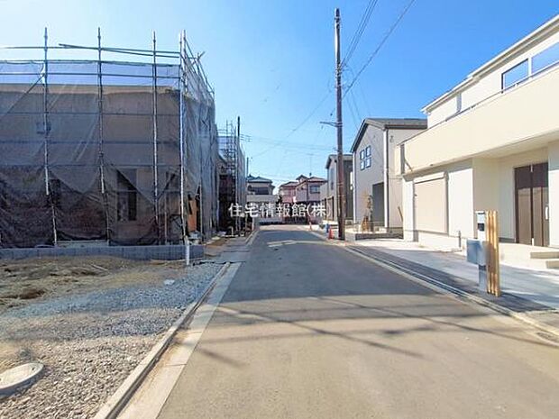 前面道路を含めた現地写真です。