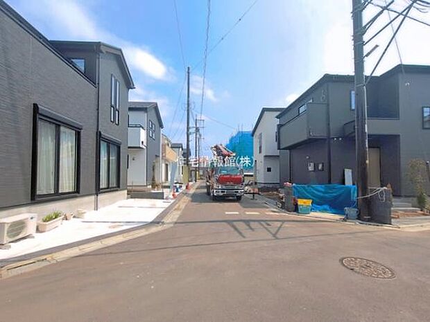 前面道路を含めた現地写真です。