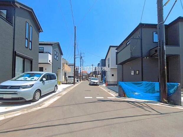 前面道路を含めた現地写真です。