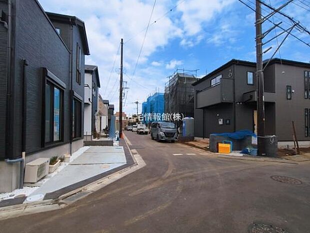 前面道路を含めた現地写真です。