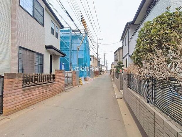 前面道路を含めた現地写真です。