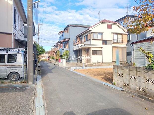 前面道路を含めた現地写真です。