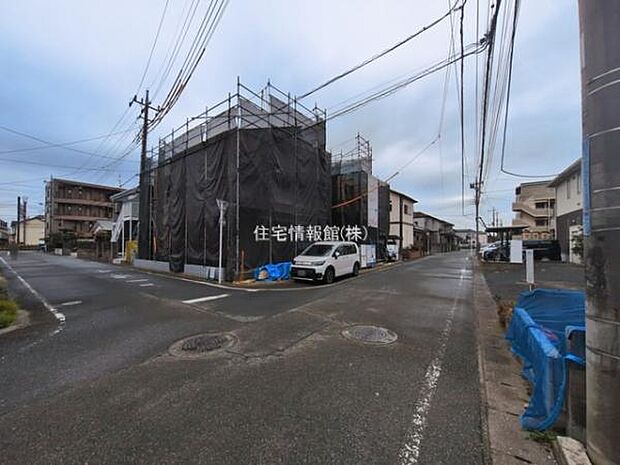 前面道路を含めた現地写真です。