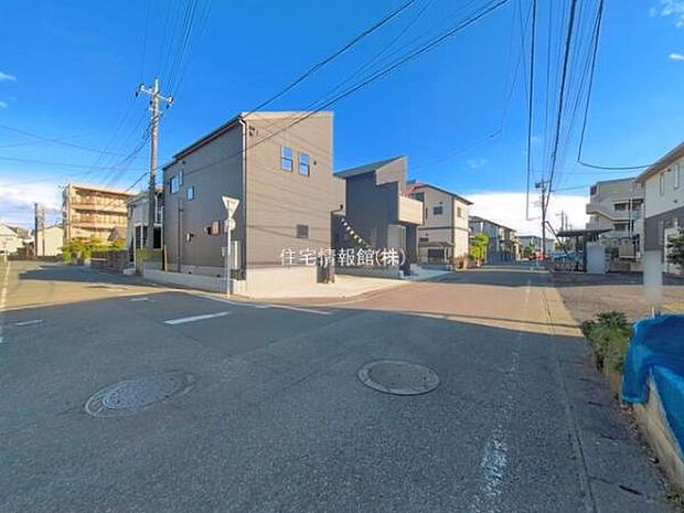 前面道路を含めた現地写真です。