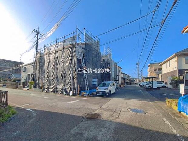 前面道路を含めた現地写真です。