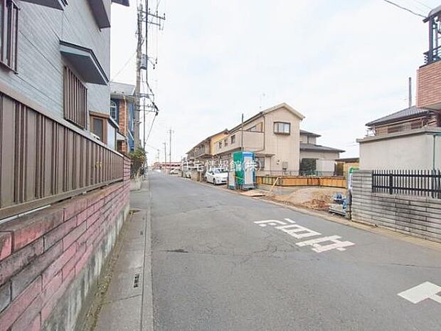 前面道路を含めた現地写真です。