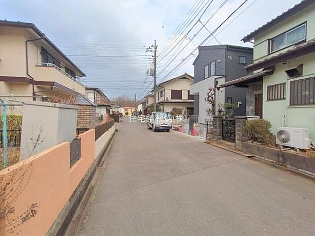 前面道路を含めた現地写真です。