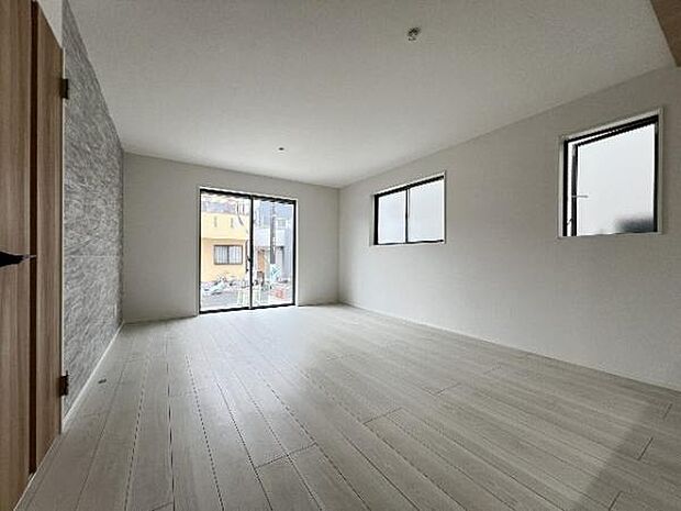 暖かな日差しが差し込むリビングダイニングです。