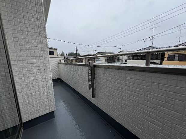 お洗濯ものを気持ち良く太陽の光で干せるのが嬉しいですね。