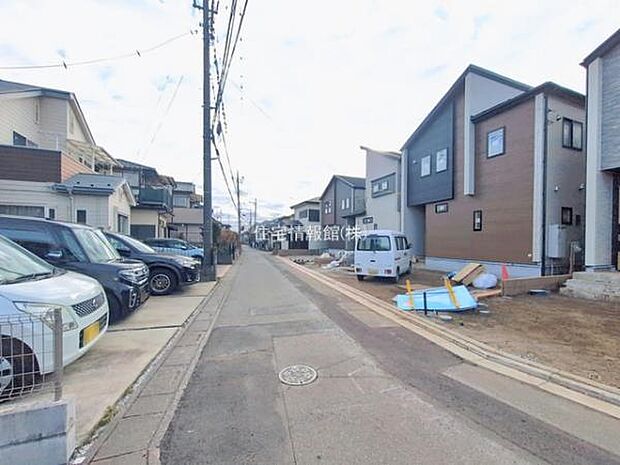 前面道路を含めた現地写真です。