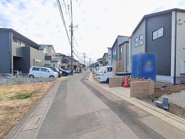 前面道路を含めた現地写真です。