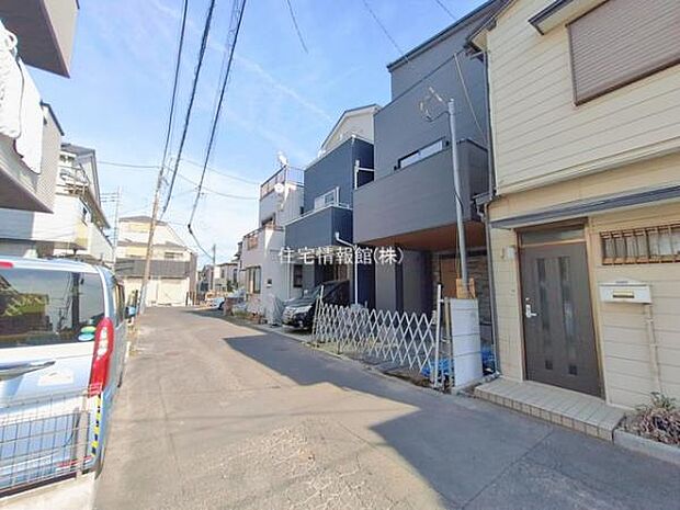 前面道路を含めた現地写真です。