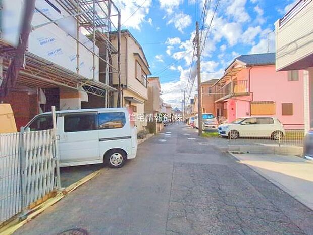前面道路を含めた現地写真です。