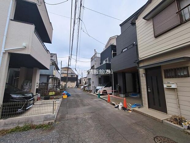 前面道路を含めた現地写真です。
