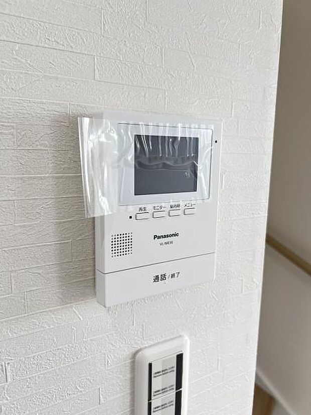 訪問者を確認できるTVモニター付きインターフォンです。
