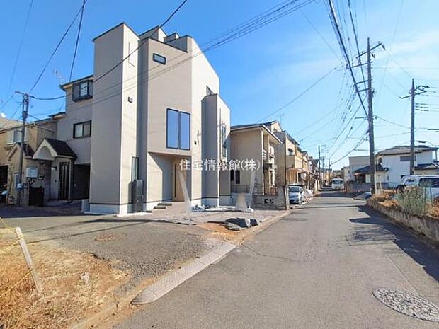 前面道路を含めた現地写真です。