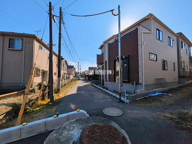 前面道路を含めた現地写真です。