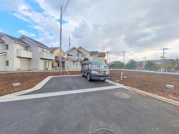 前面道路を含めた現地写真です。