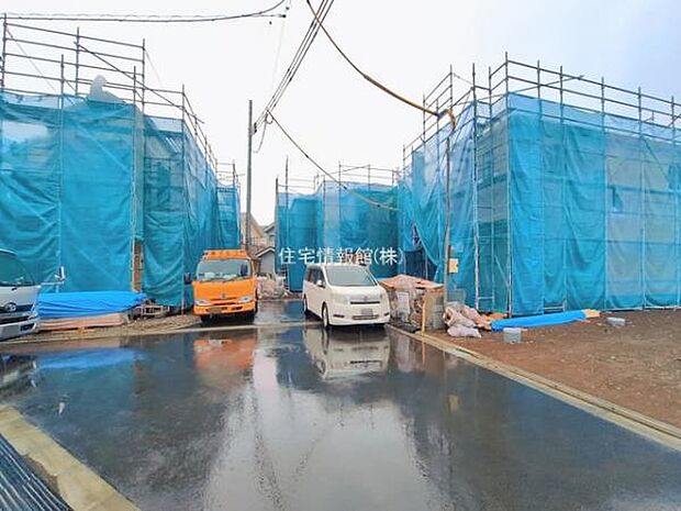 前面道路を含めた現地写真です。